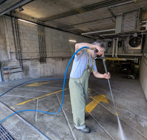 Lavage à pression dans les parkings2