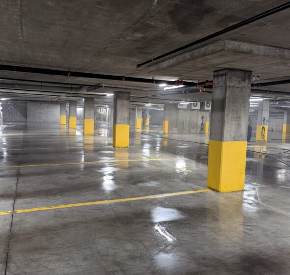 Lavage à pression dans les parkings